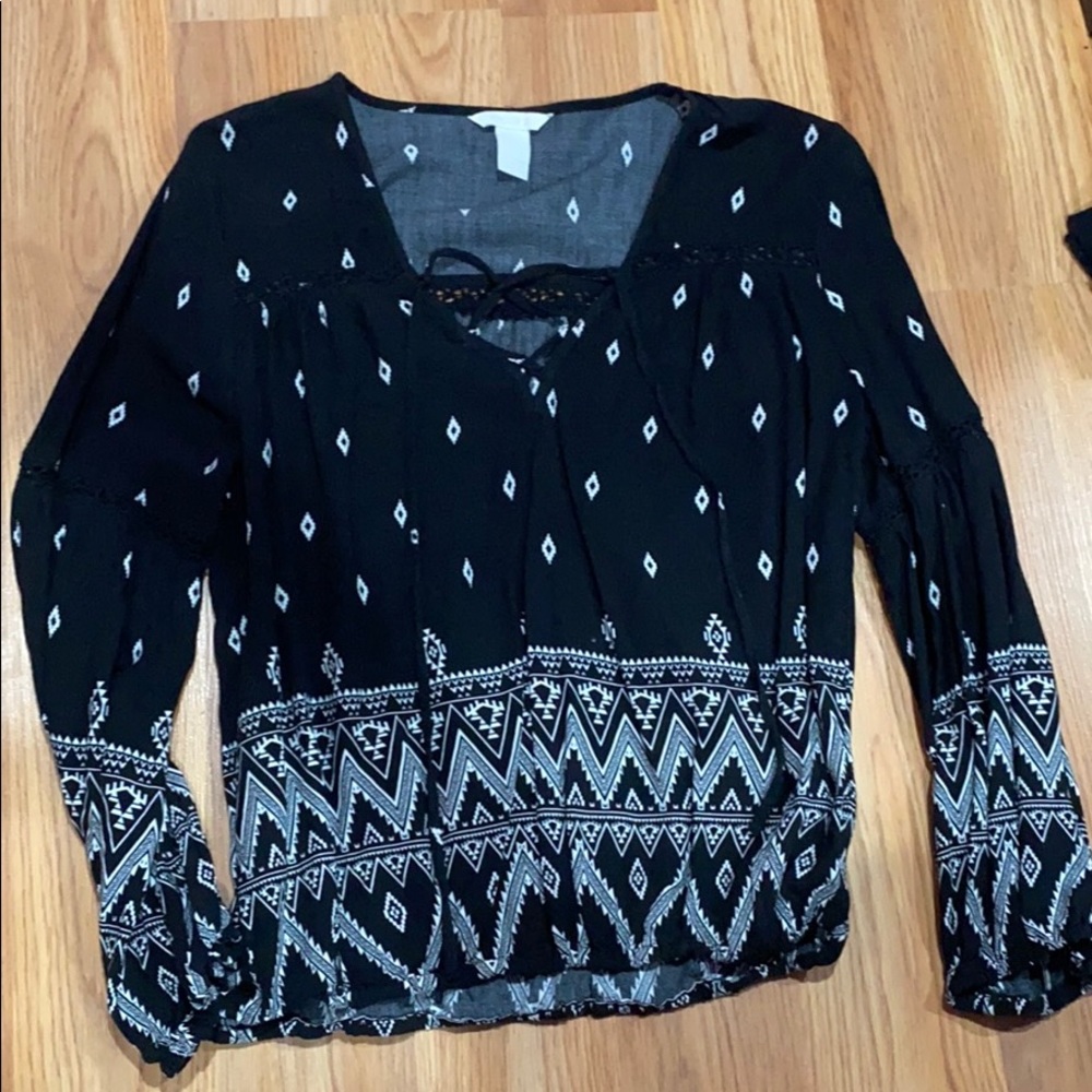 Forever 21 black and white blouse